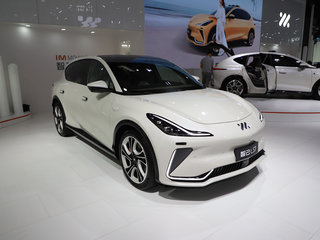 智己 LS 7 银色