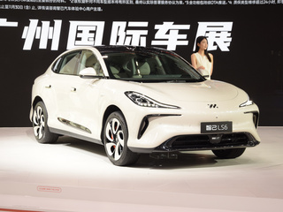 智己 LS6 白色