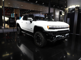 GMC HUMMER EV 白色