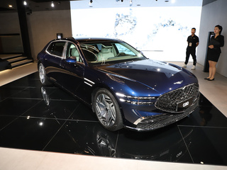 捷尼赛思 G90 蓝 色