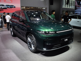 零跑 C16 绿色