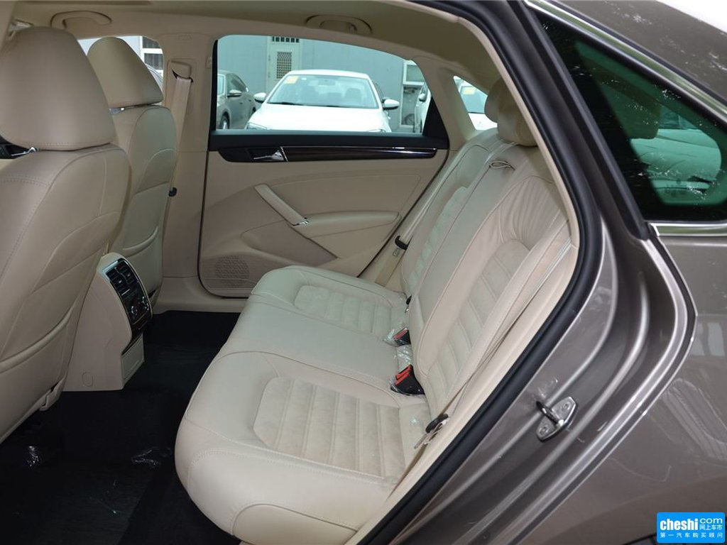 钛金帕萨特 2014款 2.0tsi dsg御尊导航版座椅空间(7