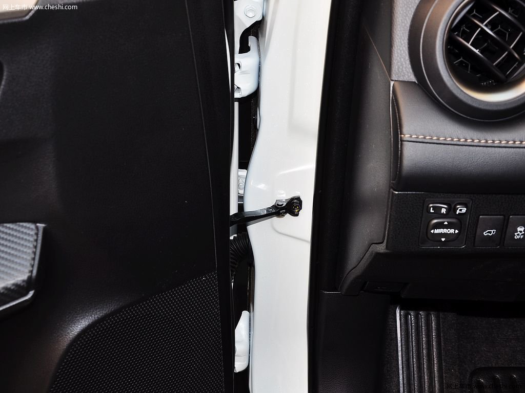 RAV4荣放 15款 丰田 RAV4 2.5L 自动四驱尊享型 5座图片