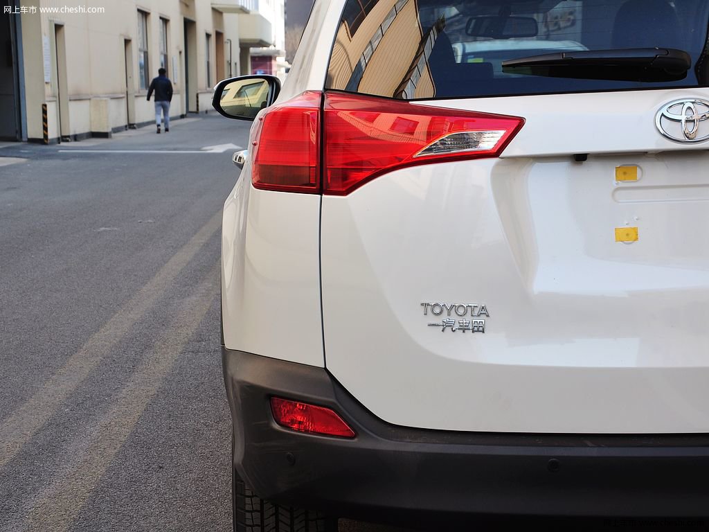 RAV4荣放 15款 丰田 RAV4 2.5L 自动四驱尊享型 5座图片