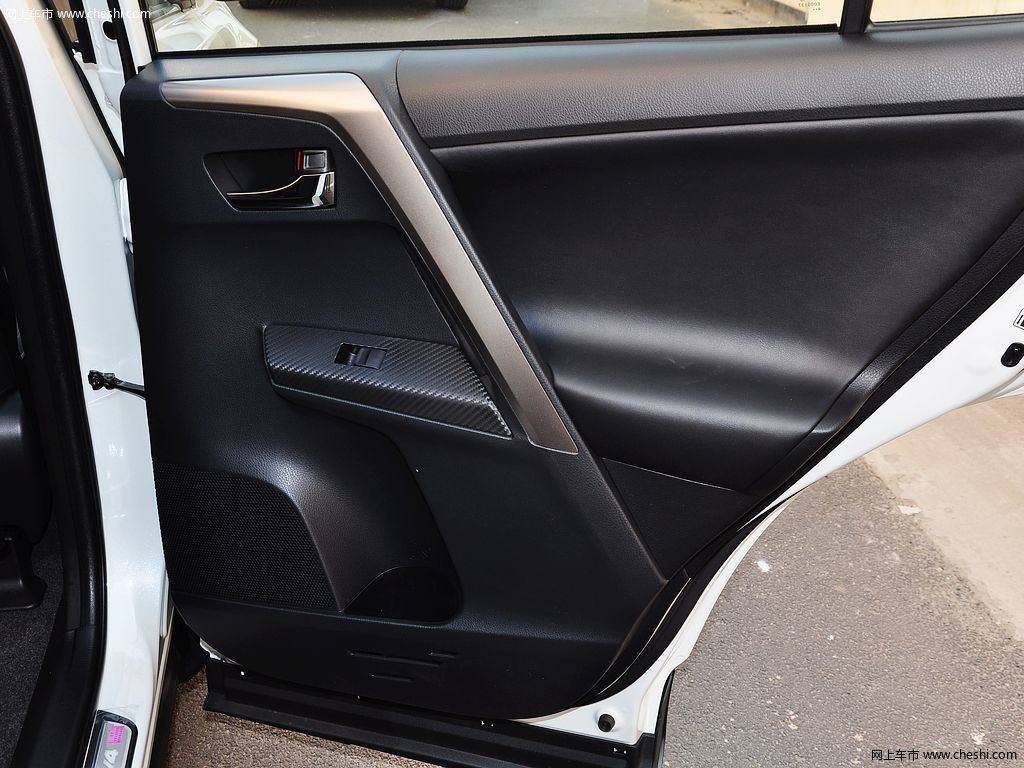RAV4荣放 15款 丰田 RAV4 2.5L 自动四驱尊享型 5座图片
