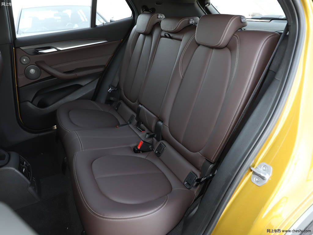 棕色宝马x2 2020款 sdrive25i尊享型m越野套装座椅空间图片(2/20)