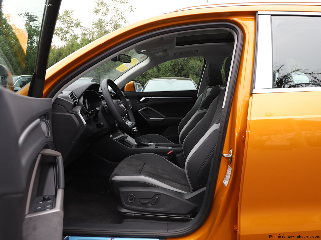左 右→             奥迪q32020款 45 tfsi quattro 时尚动感型
