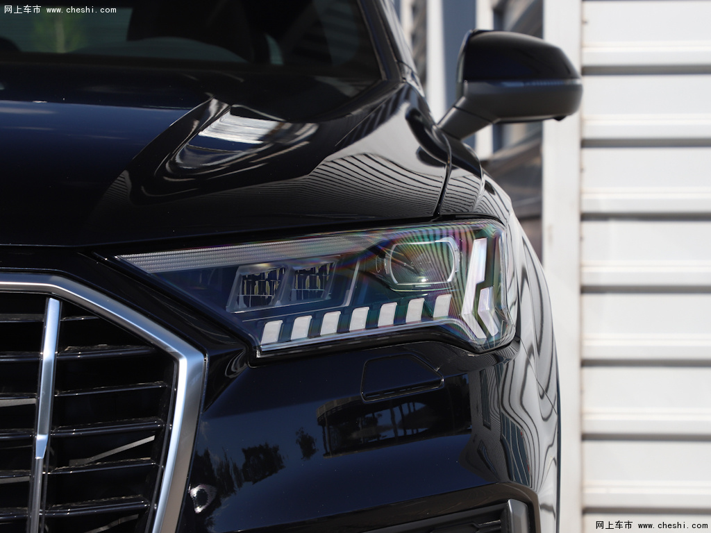 左 右→             奥迪q72020款 55 tfsi quattro s line运动型