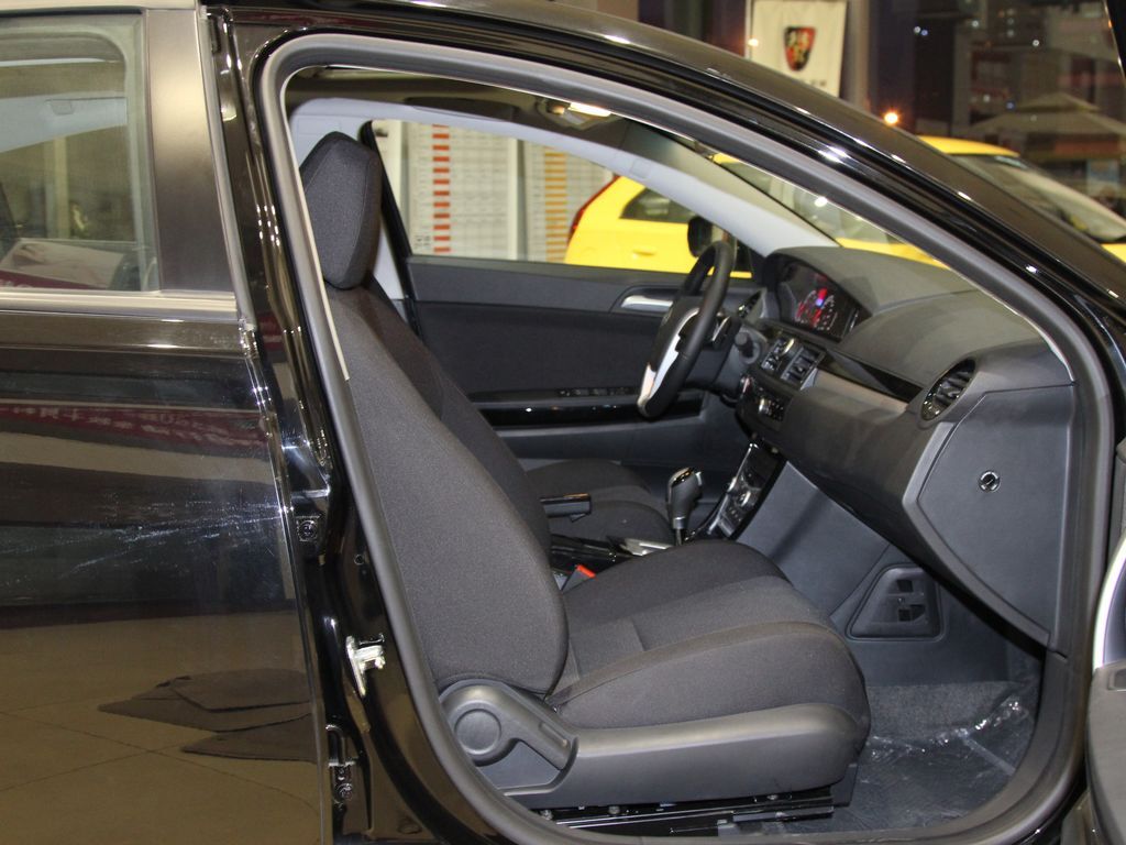 MG6 2010款 1.8 AT 精英版图片
