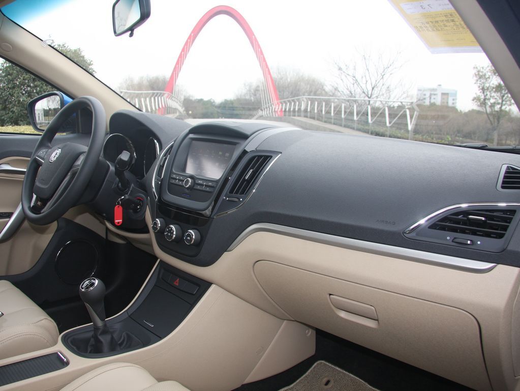 MG5 2012款 1.5 MT 豪华型图片