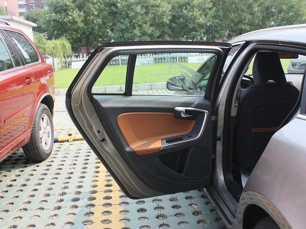 沃尔沃V60 V60 T5 舒适版 2013款图片