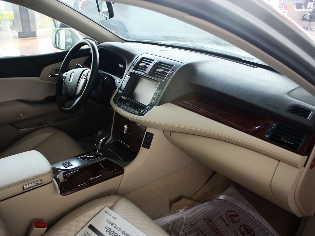 皇冠 皇冠 V6 2.5 AT Royal 导航版 2012款图片