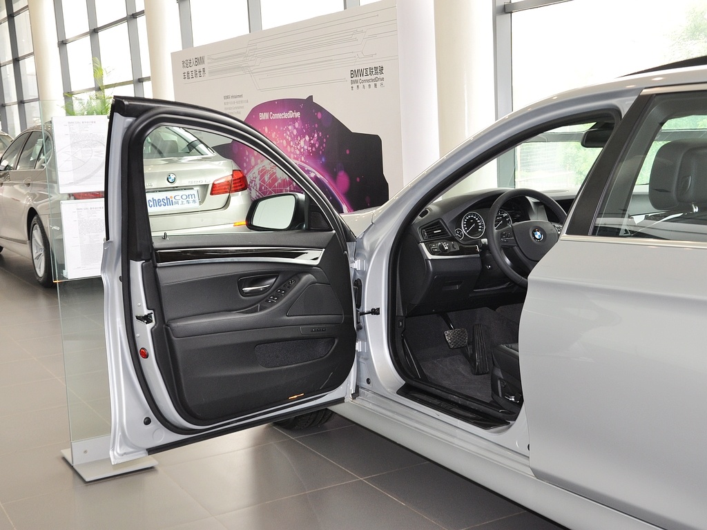 宝马5系 2013款 530Li 3.0L AT 领先型图片