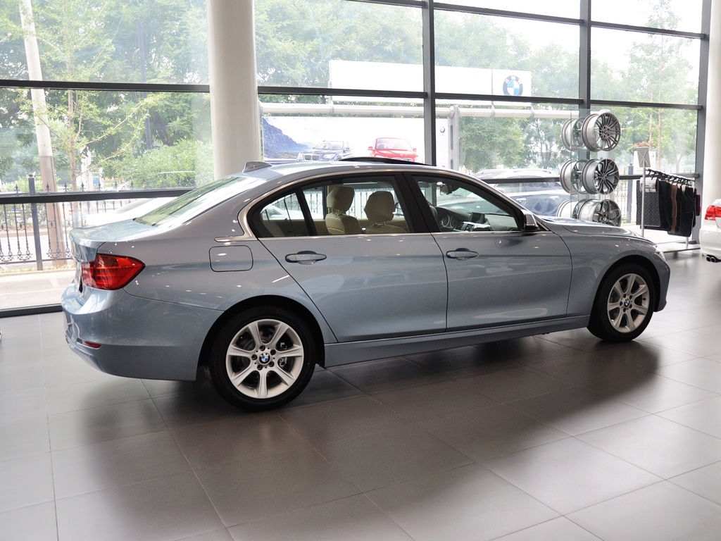 宝马3系 328Li 2.0T 该款豪华设计套装 2013款图片