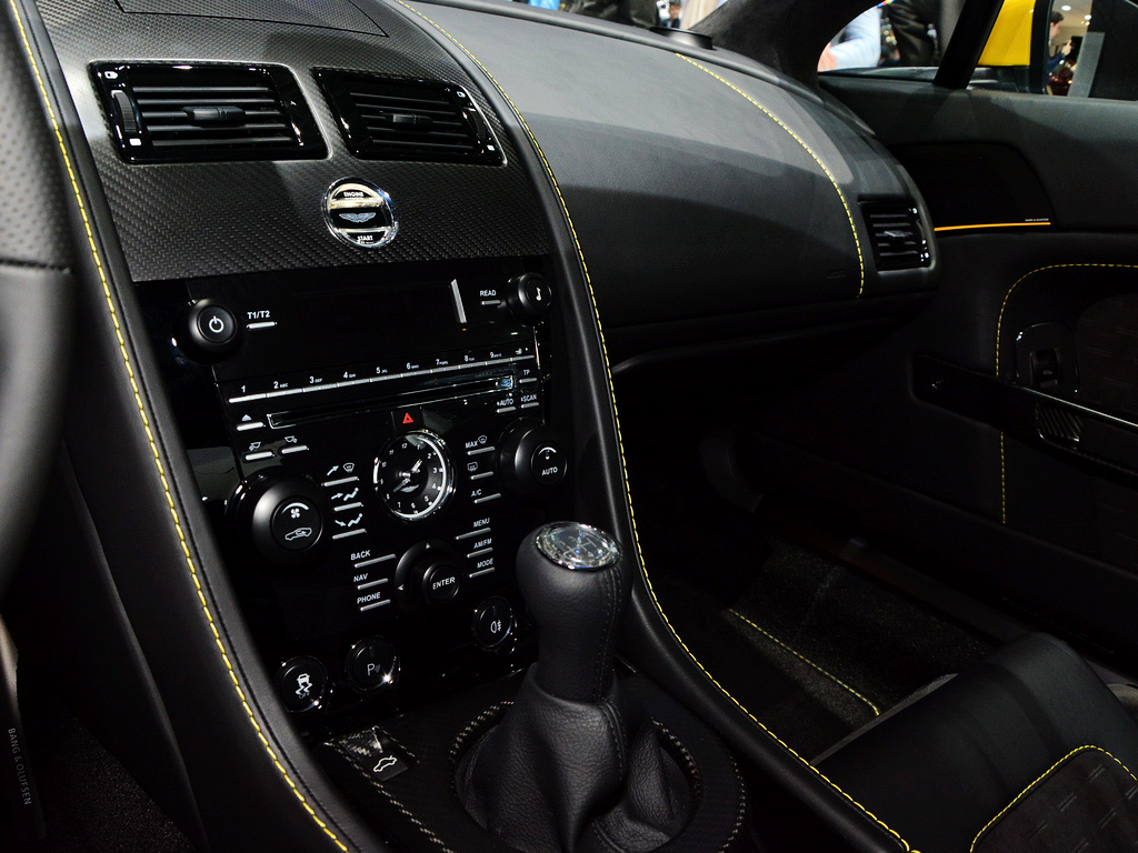 阿斯顿·马丁V8 Vantage 图片