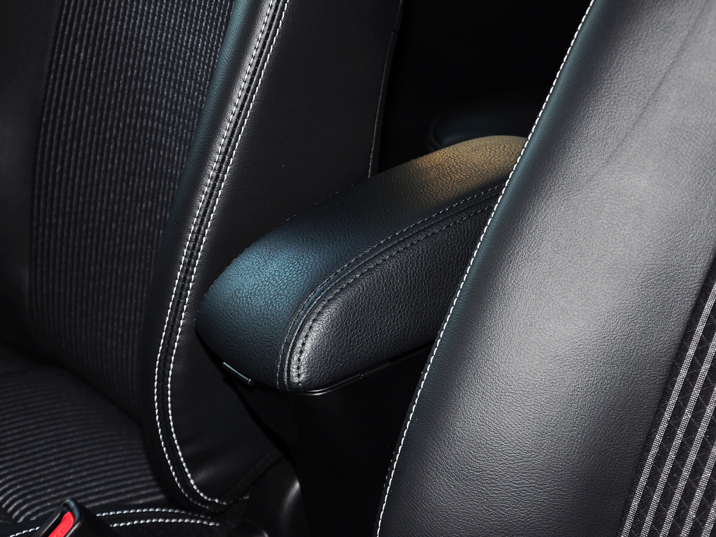YARiS L 致炫 2015款 1.5G 自动 炫动天窗特别版图片