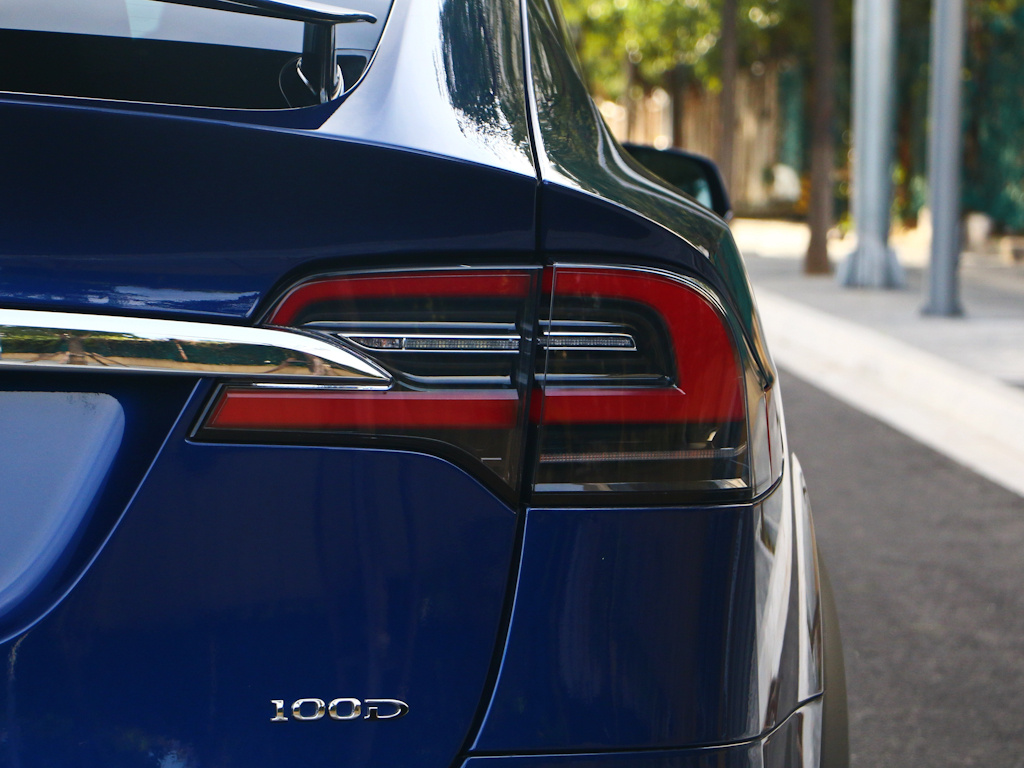 MODEL X 图片