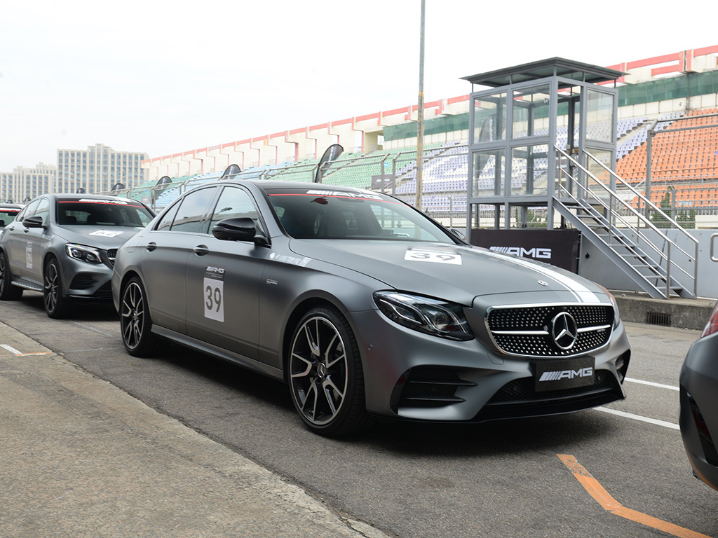 奔驰E级AMG 图片