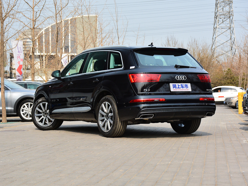 奥迪q7 图片