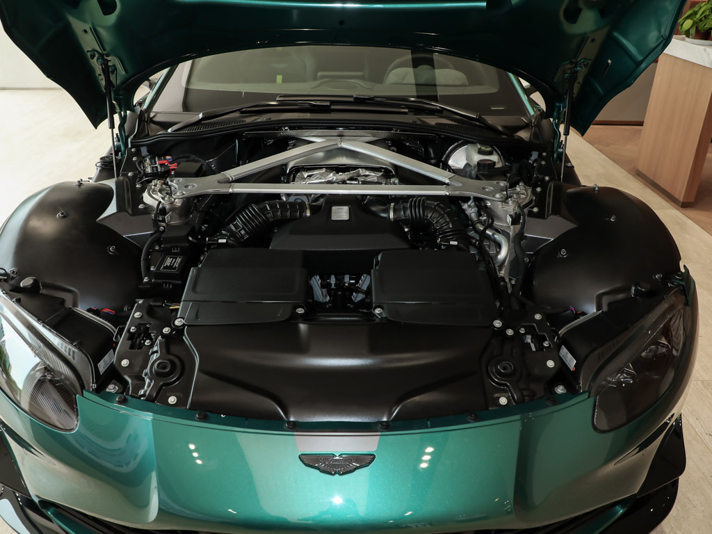 阿斯顿·马丁V8 Vantage 图片