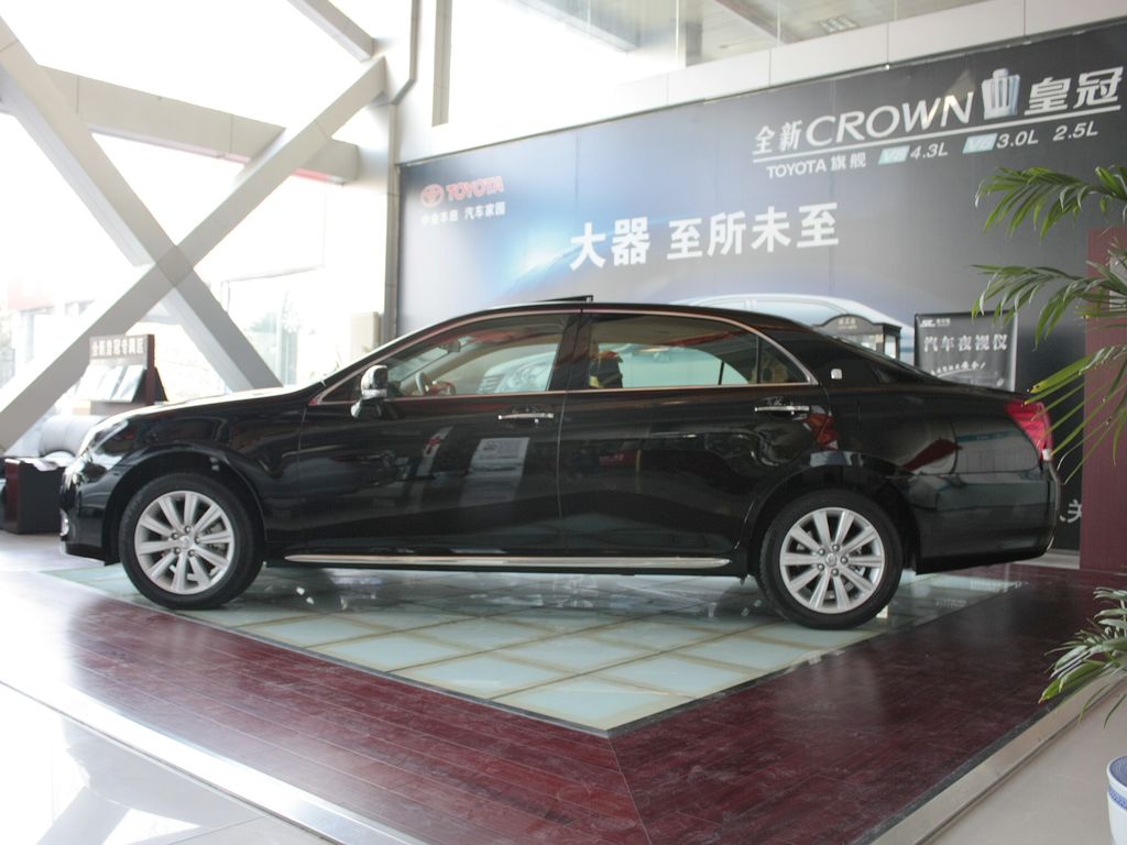 皇冠 V6 3.0 ATRoyal Saloon VIP2010款