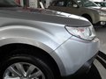 森林人 2.5XT AT 豪华版 2012款 车辆右前大灯正侧视角