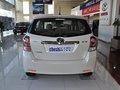 广汽丰田  180E CVT 车辆正后方尾部视角