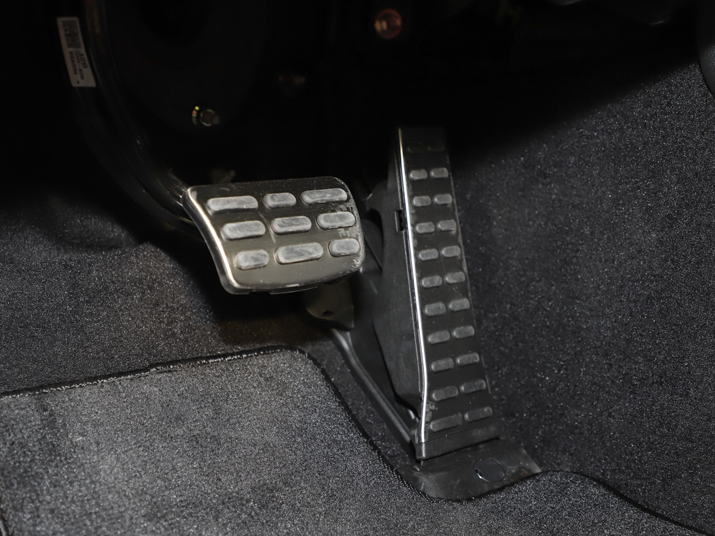 捷尼赛思G70 图片