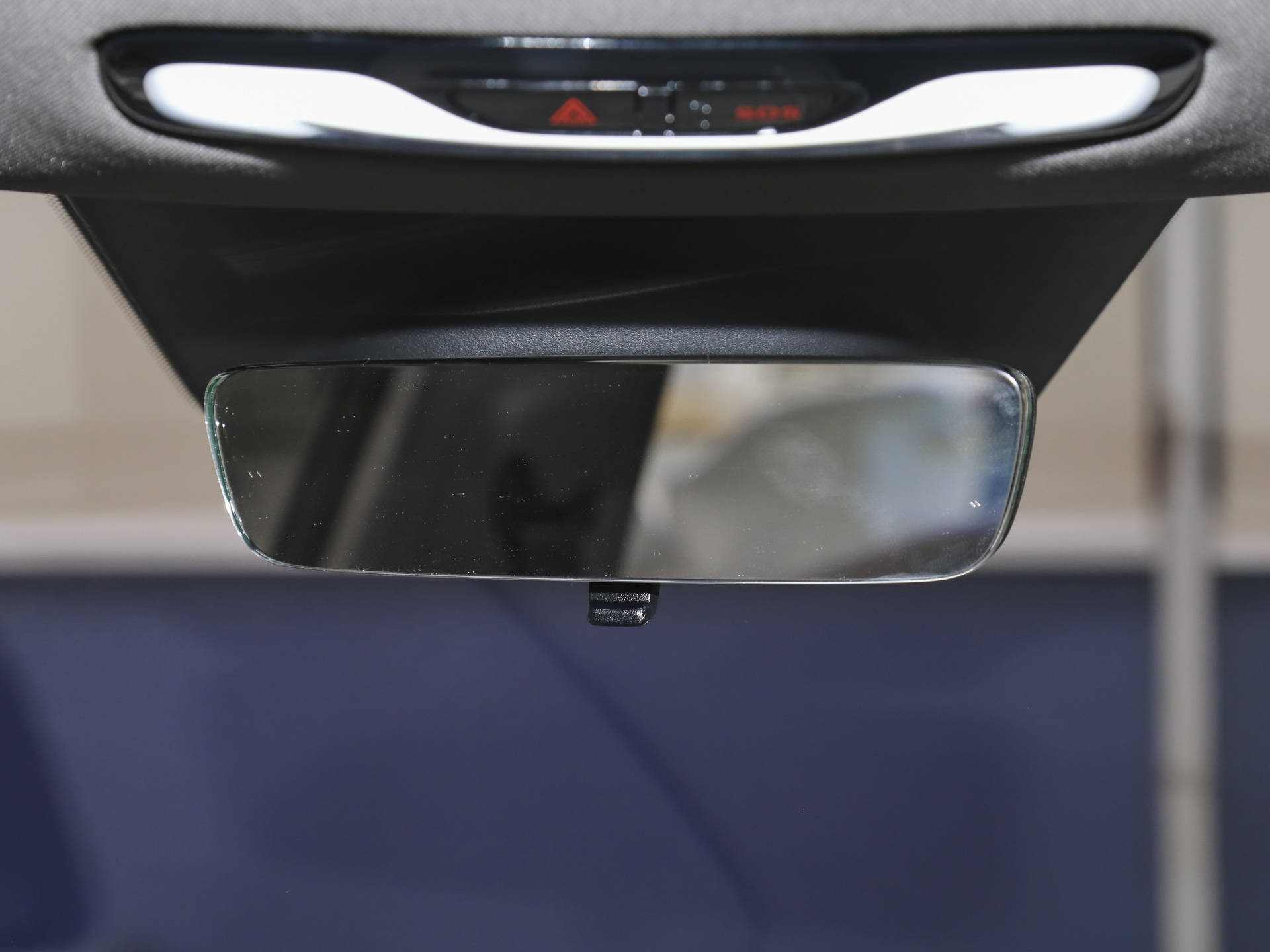 深藍(lán)L06 圖片