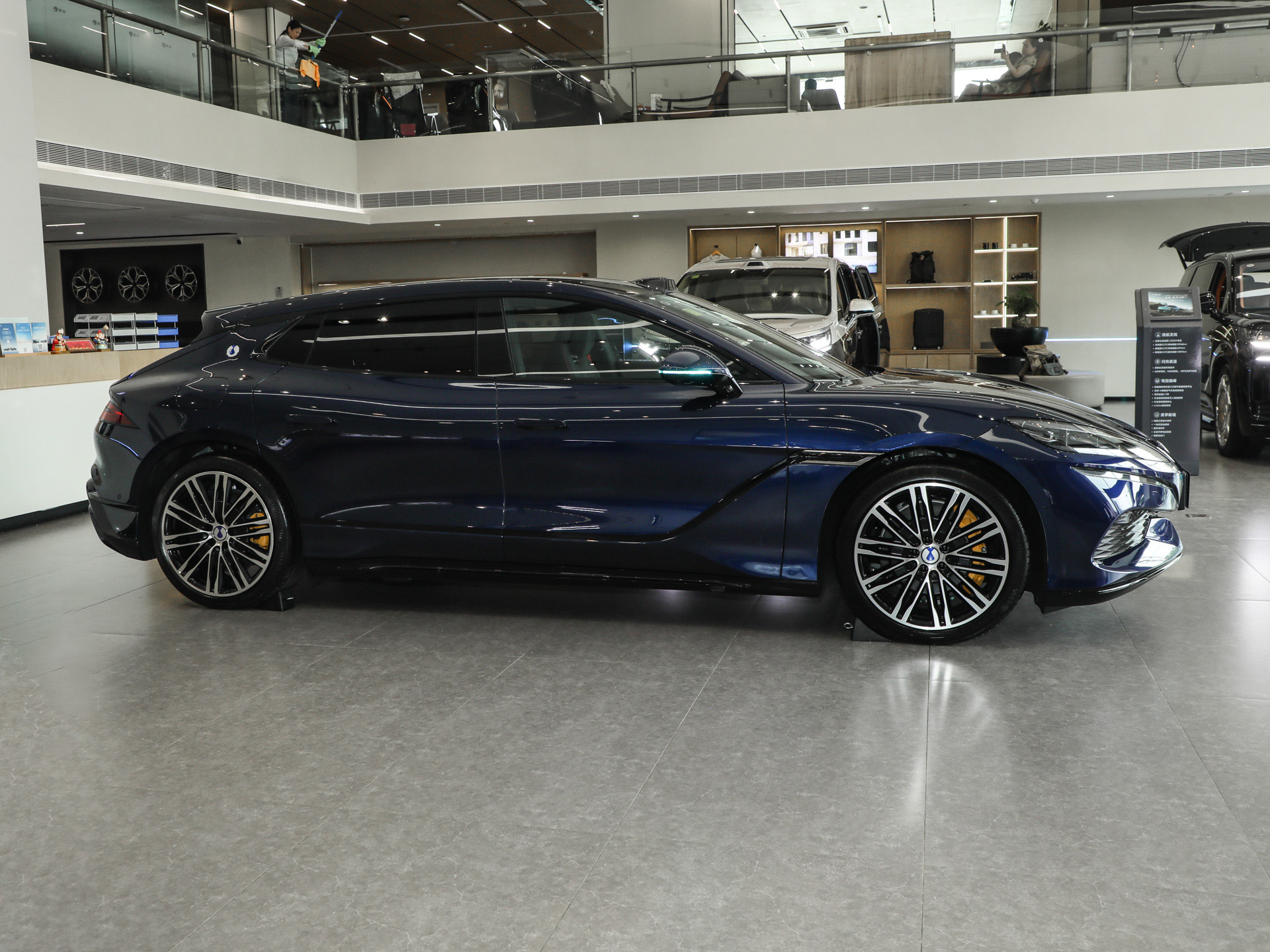 腾势Z9GT 图片