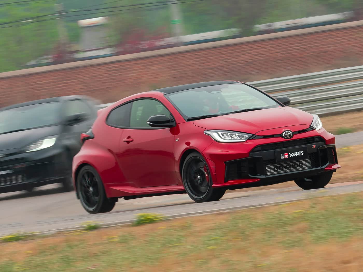 雅力士(海外) 图片