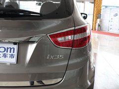 北京现代  ix35 2.0 GLS 2WD AT 车辆右后大灯正视角