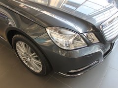 北京奔驰  E260L CGI 1.8T AT 车辆右前大灯45度视角