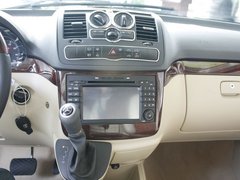 福建奔驰 威霆Vito 119 中控仪表台总特写