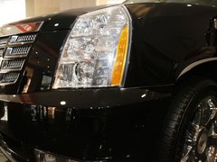 凯迪拉克(进口)  凯雷德 6.0 CVT 车辆左前大灯45度视角