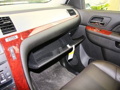 凯迪拉克(进口)  凯雷德 6.0 CVT 手套箱整体特写