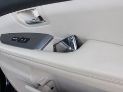 比亚迪S6 2011款 2.0L 手动 尊贵型 5座