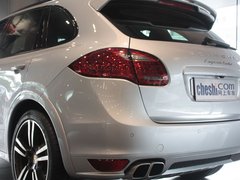保时捷  Cayenne Turbo 4.8 AT 车辆左后大灯45度视角