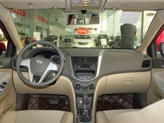 北京现代  瑞纳 1.4 GT AT 中控台整体