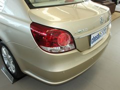 上海大众  朗逸 1.6 AT 车辆左后大灯45度视角