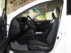 一汽丰田  全新锐志 2.5V AT 驾驶席座椅正视图