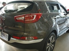 东风悦达起亚  智跑 2.0 Premium AT 车辆右后大灯45度视角