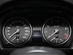 华晨宝马 325i 2.5 AT 方向盘后方仪表台