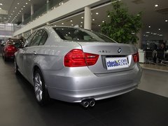 华晨宝马 325i 2.5 AT 车辆左后45度视角