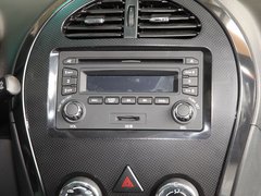 吉利全球鹰  GX2 1.3L MT 中控台中央特写