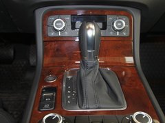 大众(进口) 途锐 V6 TSI 挂档把手特写度特写