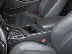 东风悦达起亚  起亚K5 2.0 AT 前排座椅中央中间