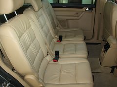 上海大众  途安 1.4TSI DSG 第二排座椅45度视角