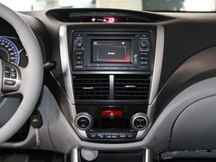 斯巴鲁  森林人 2.0XS AT 中控仪表台总特写