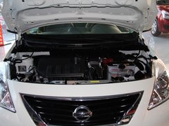 东风日产  1.5L CVT 发动机局部特写